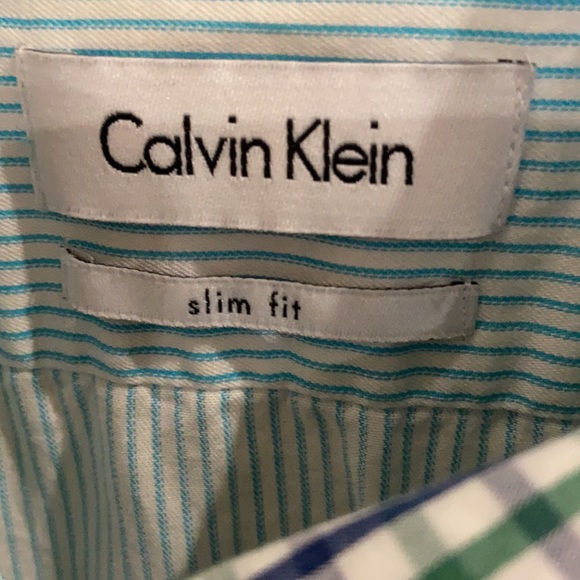 Three medium size men’s dress casual shirts - Picture 4 of 4